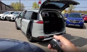 Kia bị chủ xe Carnival kiện vì lỗi cửa trượt