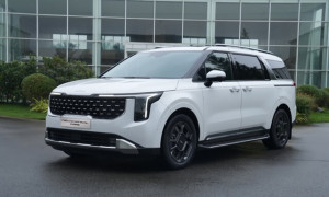 Đánh giá Kia Carnival Hybrid 2025: đắt sắt ra miếng